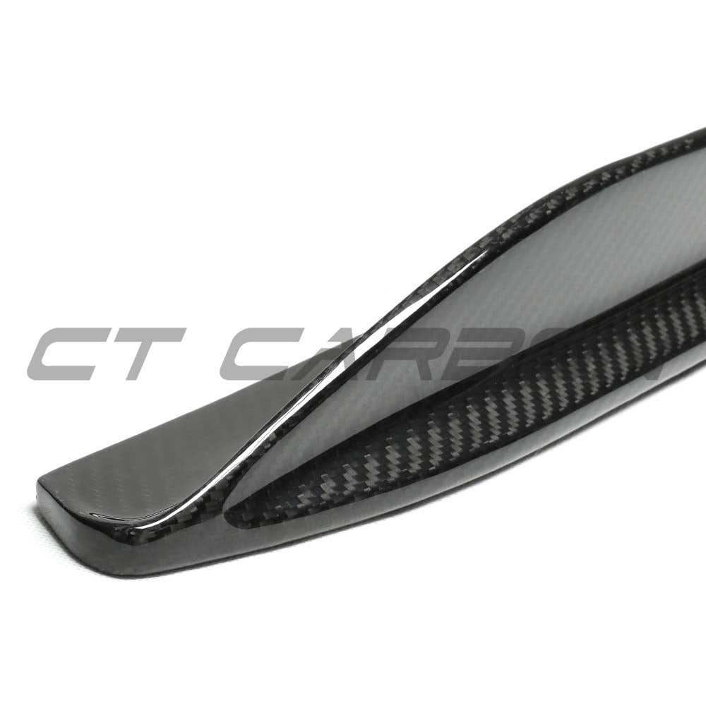 BMW G20 3 Series 2019-2022 CT Carbon dry carbon fiber side skirts V3 installed on car side profile.