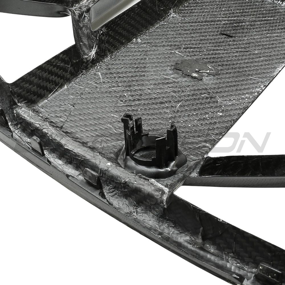 BMW 4 Series G22 G23 carbon fibre CSL grille with ACC from CT Carbon, showcasing the sleek, sporty grille design.