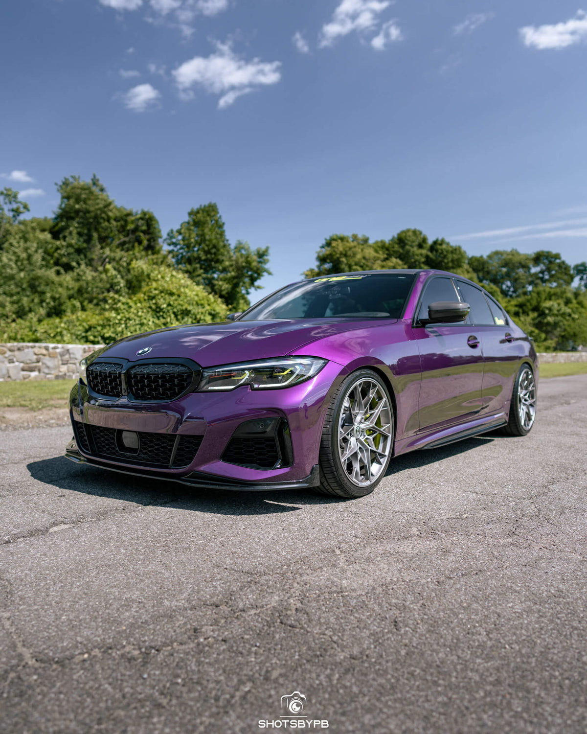 HRE PERFORMANCE WHEELS FF10 alloy wheel with a sleek, multi-spoke design and metallic finish for high-performance vehicles.