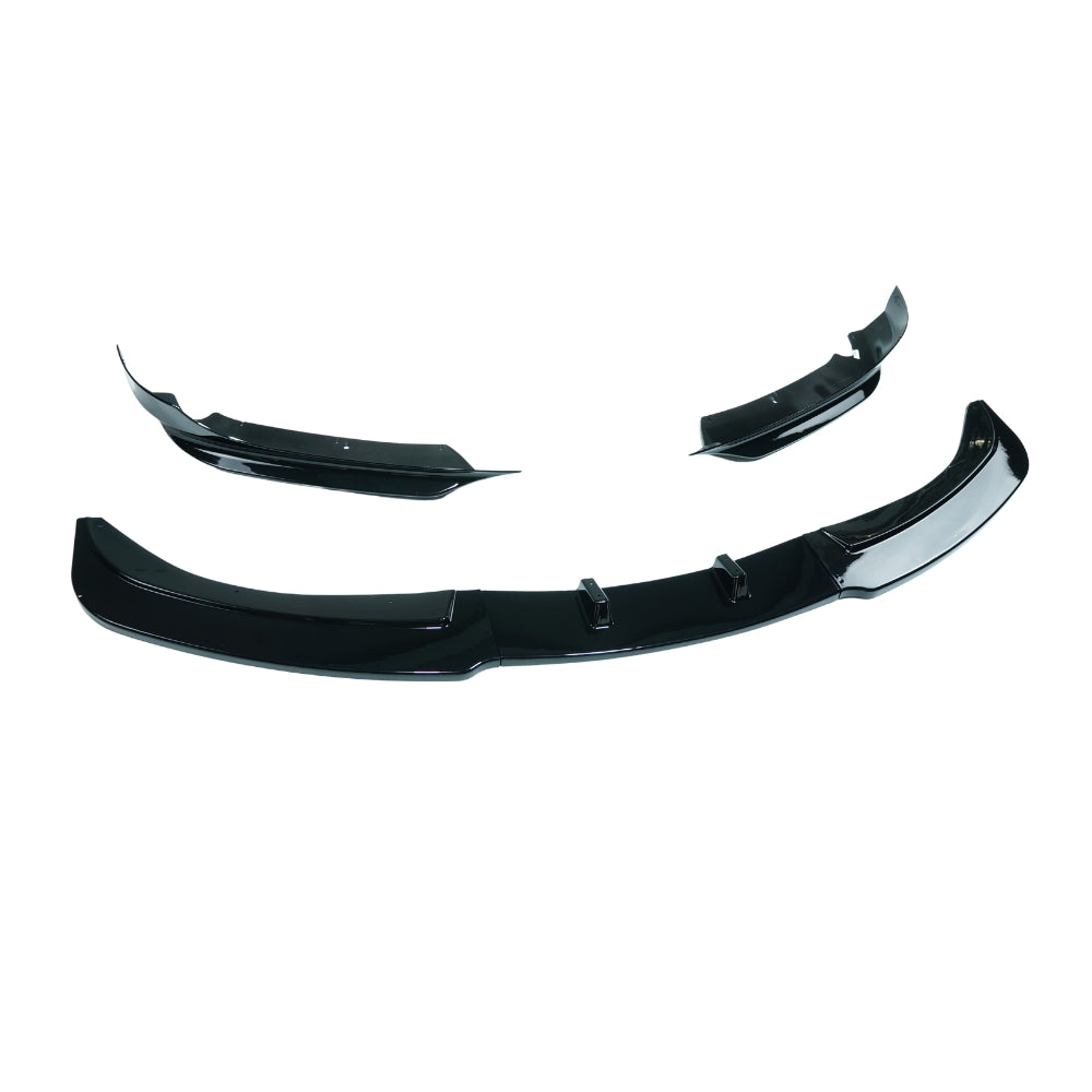 BMW 3 Series E90/E91 LCI SE 2009-2011 CT Carbon gloss black splitter installed on front bumper, enhancing sporty look.
