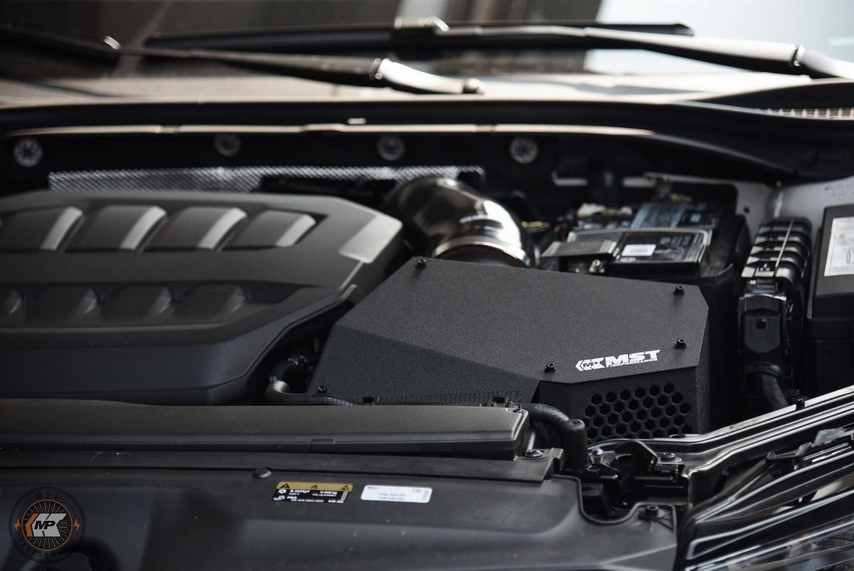 MST Performance induction kit for MK8 Golf EA888 EVO, black air intake pipe with filter and connecting hoses.