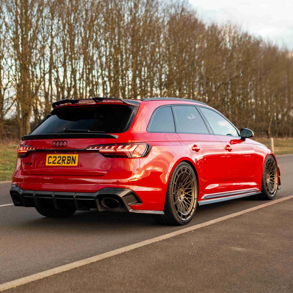 Audi RS4 B9.5 carbon fibre kit by CT Design, featuring sleek carbon fibre parts and detailed close-up of the kit components.