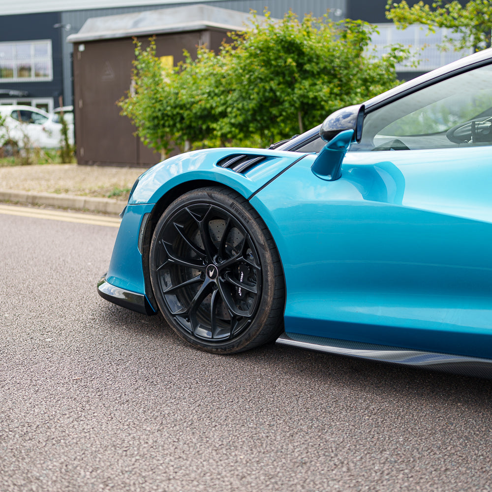 Carbon fiber side skirts for McLaren Artura 2023 by CT Carbon, showcasing sleek, aerodynamic design on a high-performance sports car.