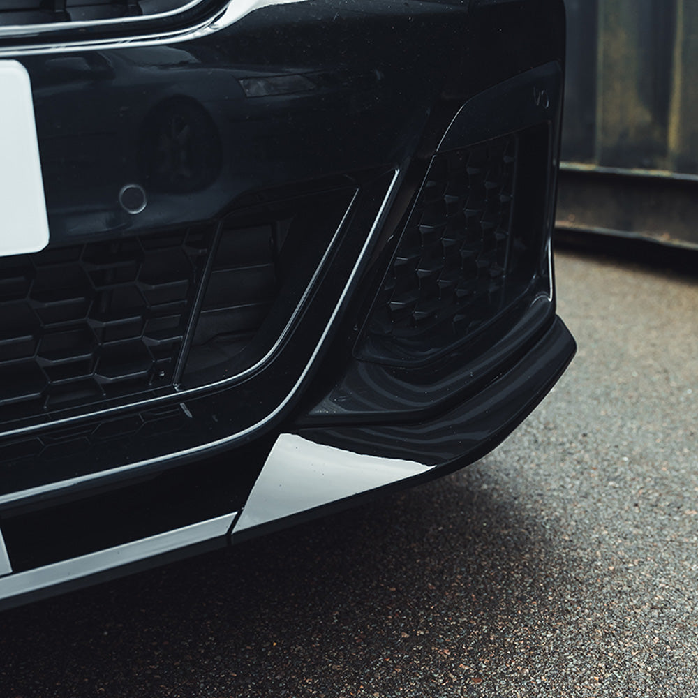 BMW 5 Series G30 G31 LCI CT Carbon gloss black splitter, V2, mounted on front bumper with aerodynamic design.