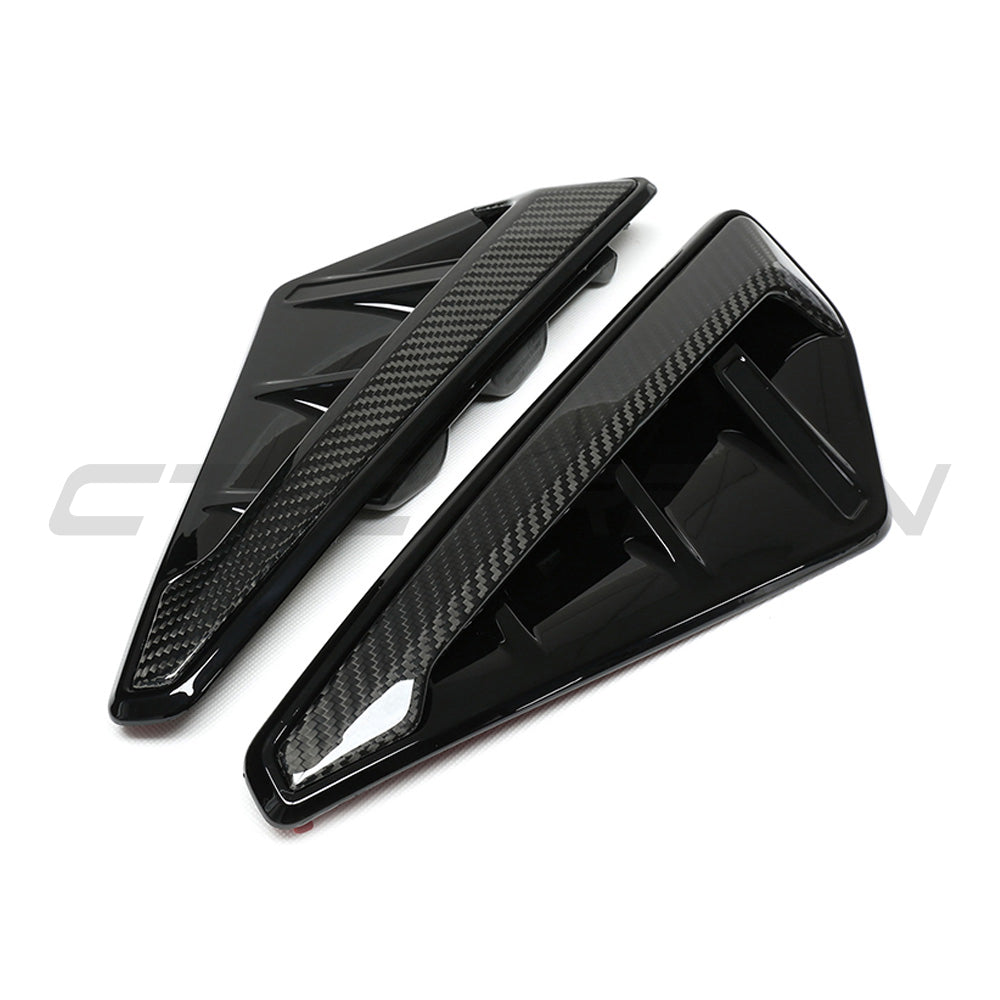 BMW F95 X5M 2019-2022 pre-LCI carbon fibre front fender trim by CT Carbon, shown on the vehicle's front fender.