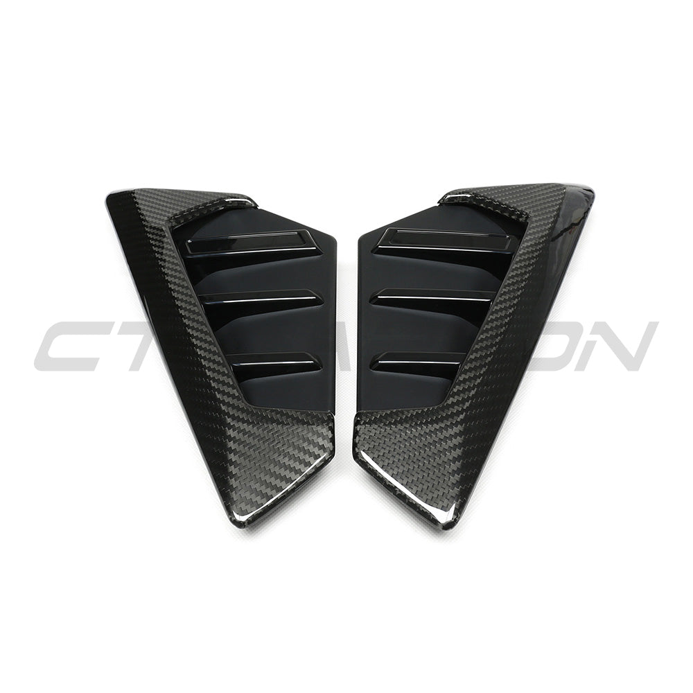 BMW F95 X5M 2023+ carbon fiber front fender trim by CT Carbon, showcasing sleek, lightweight accessory detail.