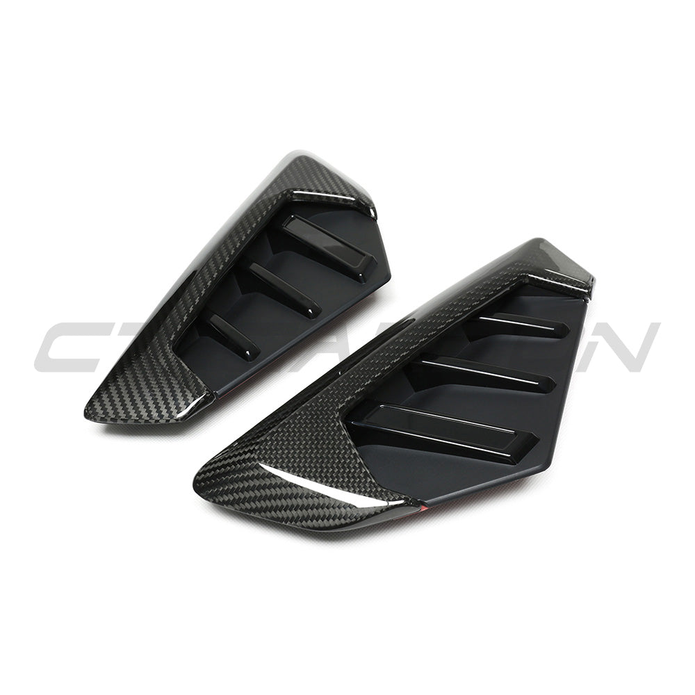 BMW F95 X5M 2023+ carbon fibre front fender trim by CT Carbon, showcasing sleek, lightweight accessory detail.
