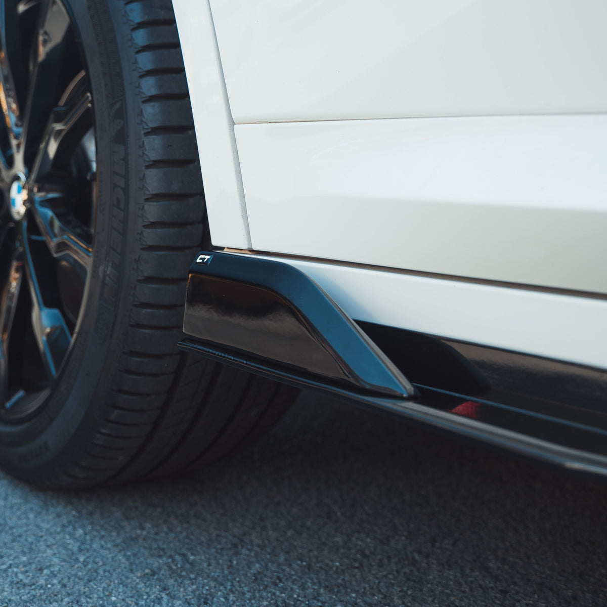 BMW X3 G01 2017-2020 full gloss black kit with exhaust tips by CT Carbon, featuring sleek black finish and chrome tips.