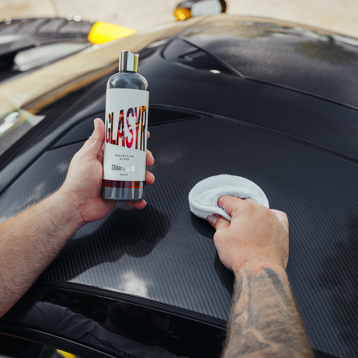 StjarnaGloss STJARNAGLOSS protective glaze applied on ceramic surface with a smooth, glossy finish.