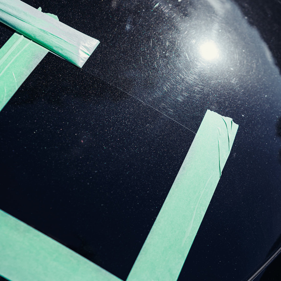 StjarnaGloss STJARNAGLOSS protective glaze applied on ceramic surface, showcasing a smooth, glossy finish.