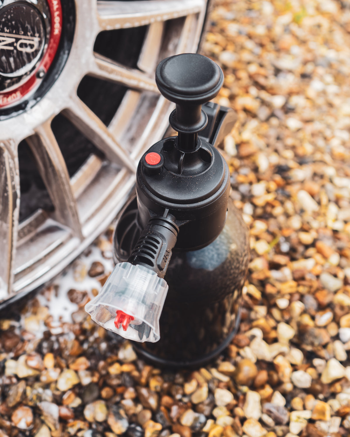 Nineteen72 Performance 72Detailing foaming pressure sprayer with adjustable nozzle and ergonomic handle for car cleaning and detailing.