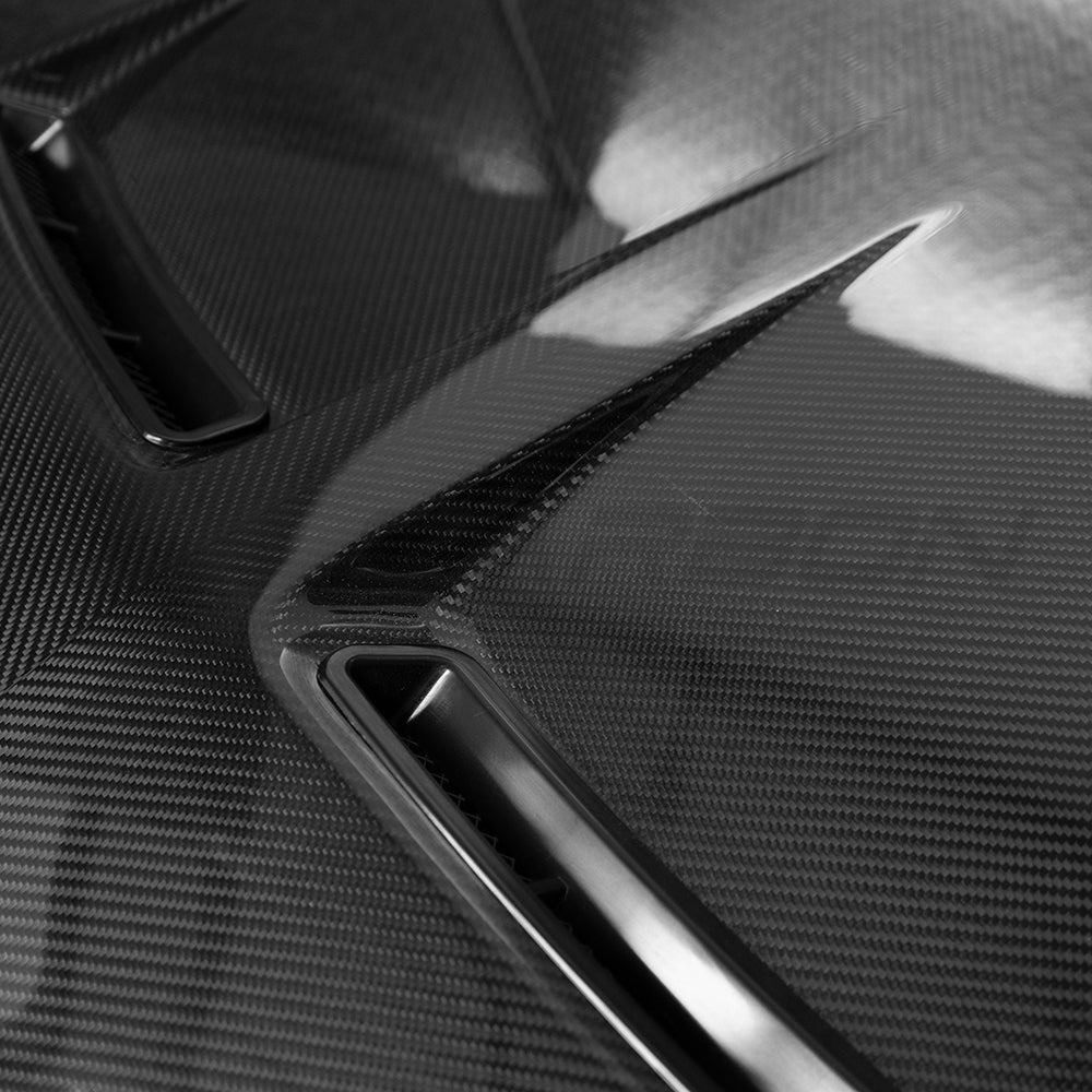 Carbon fiber bonnet for Land Rover Defender L663 SV Style, featuring sleek design and lightweight construction by CT Carbon.