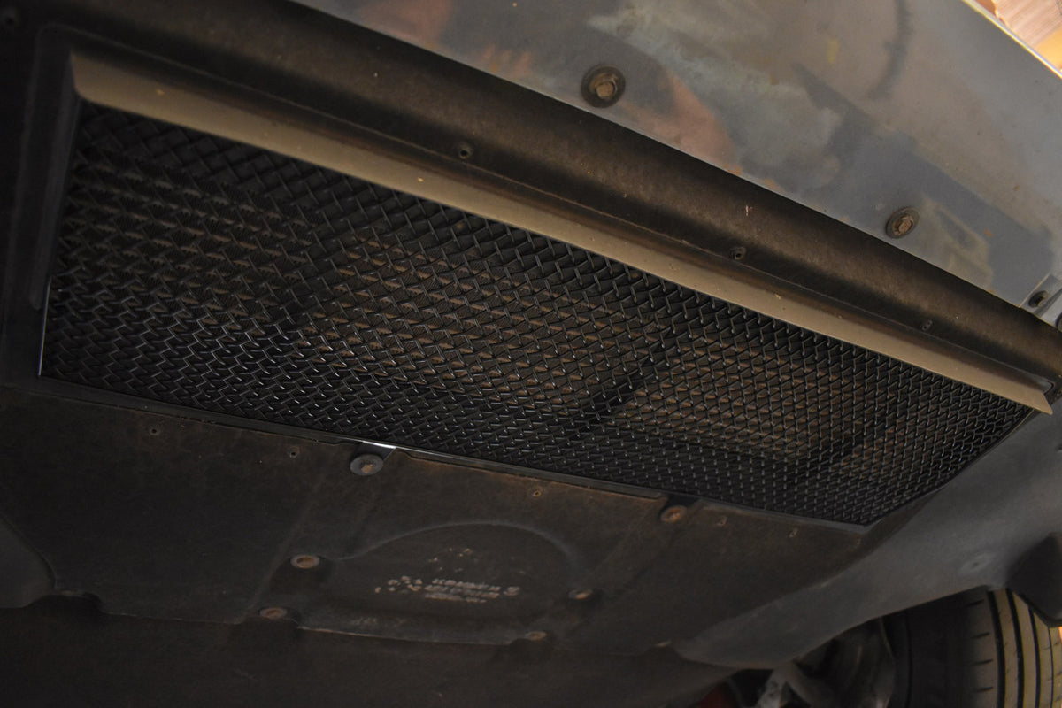 ZunSport oil cooler grille for BMW X3/X4 M Competition, black mesh cover with mounting frame, designed for engine cooling.