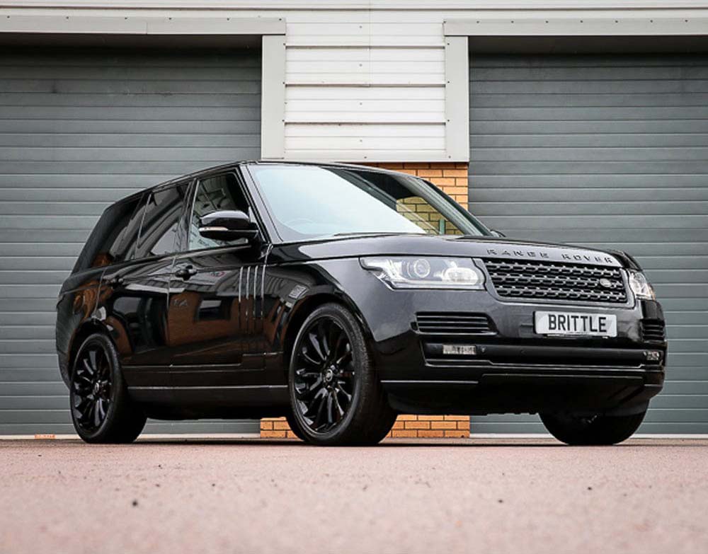 CT Carbon full black edition trim kit for Range Rover Vogue L405 (2018-2022), featuring black exterior accents and trim details.