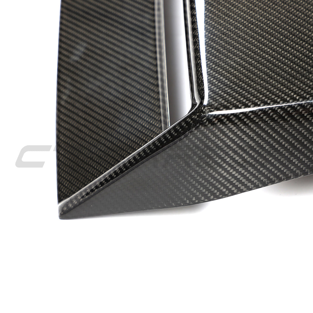 Carbon fibre roof scoop for McLaren 570S and 570GT by CT Carbon, showcasing the sleek aerodynamic accessory.