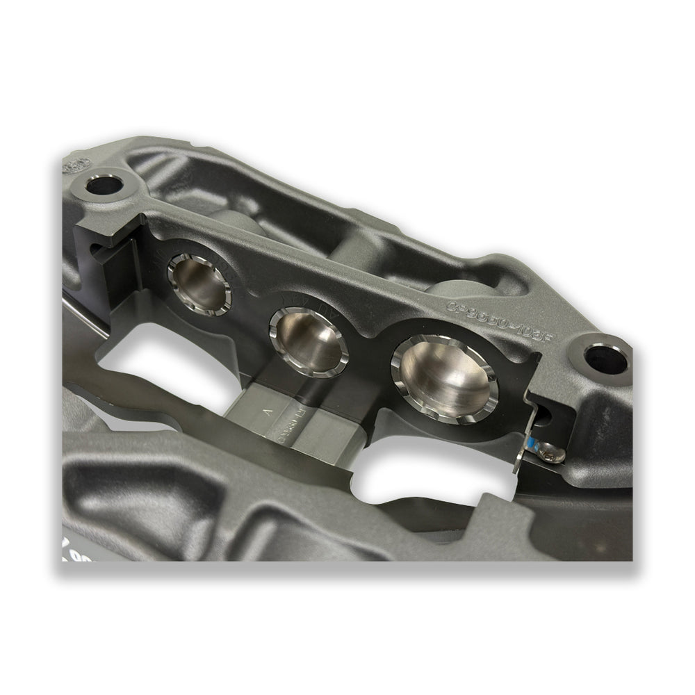 Pair of AP Racing Pro5000R CP9660-2S4L/3S4L big brake calipers with anodised finish and 6 pistons, designed for high-performance braking.