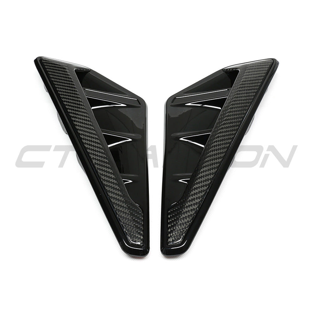 BMW F95 X5M 2019-2022 pre-LCI carbon fiber front fender trim by CT Carbon, showcasing sleek, lightweight accessory details.