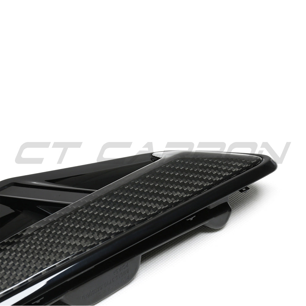 BMW F95 X5M 2019-2022 pre-LCI carbon fibre front fender trim by CT Carbon installed on the vehicle's front fender.