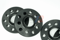 Bimecc STANCE KIT MMX performance wheel spacers for BMW M135i and M140i, 2012-2019, installed on alloy wheels.