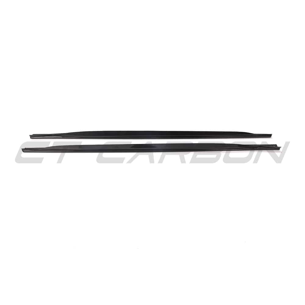 Black carbon fibre side skirts and diffuser kit by CT Carbon for BMW G22 4 Series 2020+ with sporty aerodynamic design.